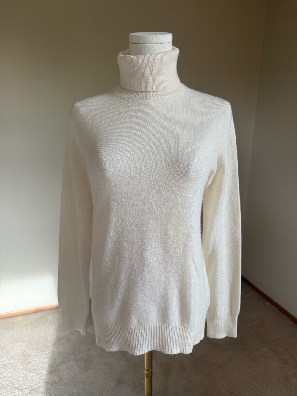 Neiman Marcus The Cashmere Collection Cream Turtleneck Sweater